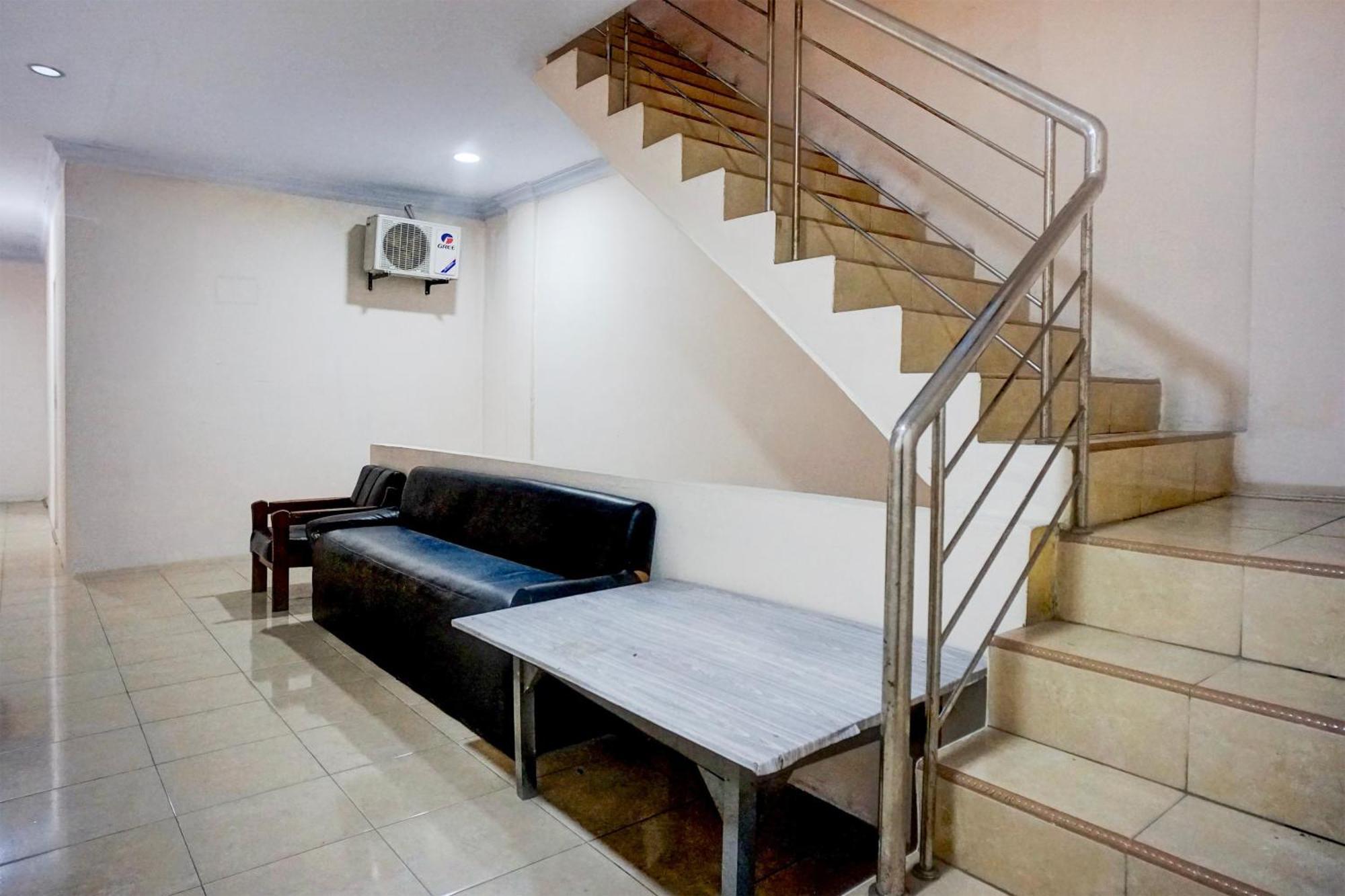 Hotel O Medan City Center Near Plaza Medan Fair エクステリア 写真
