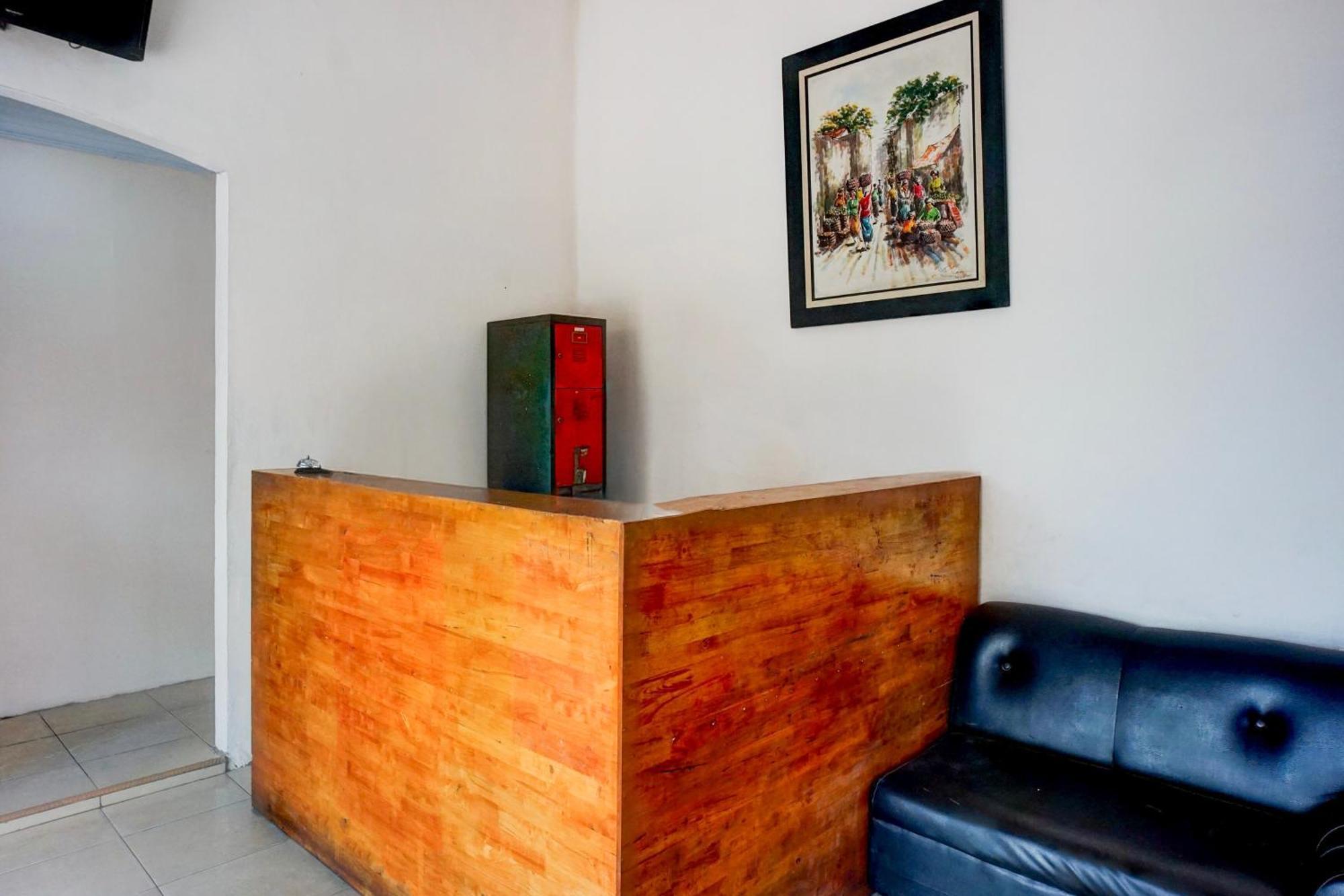 Hotel O Medan City Center Near Plaza Medan Fair エクステリア 写真